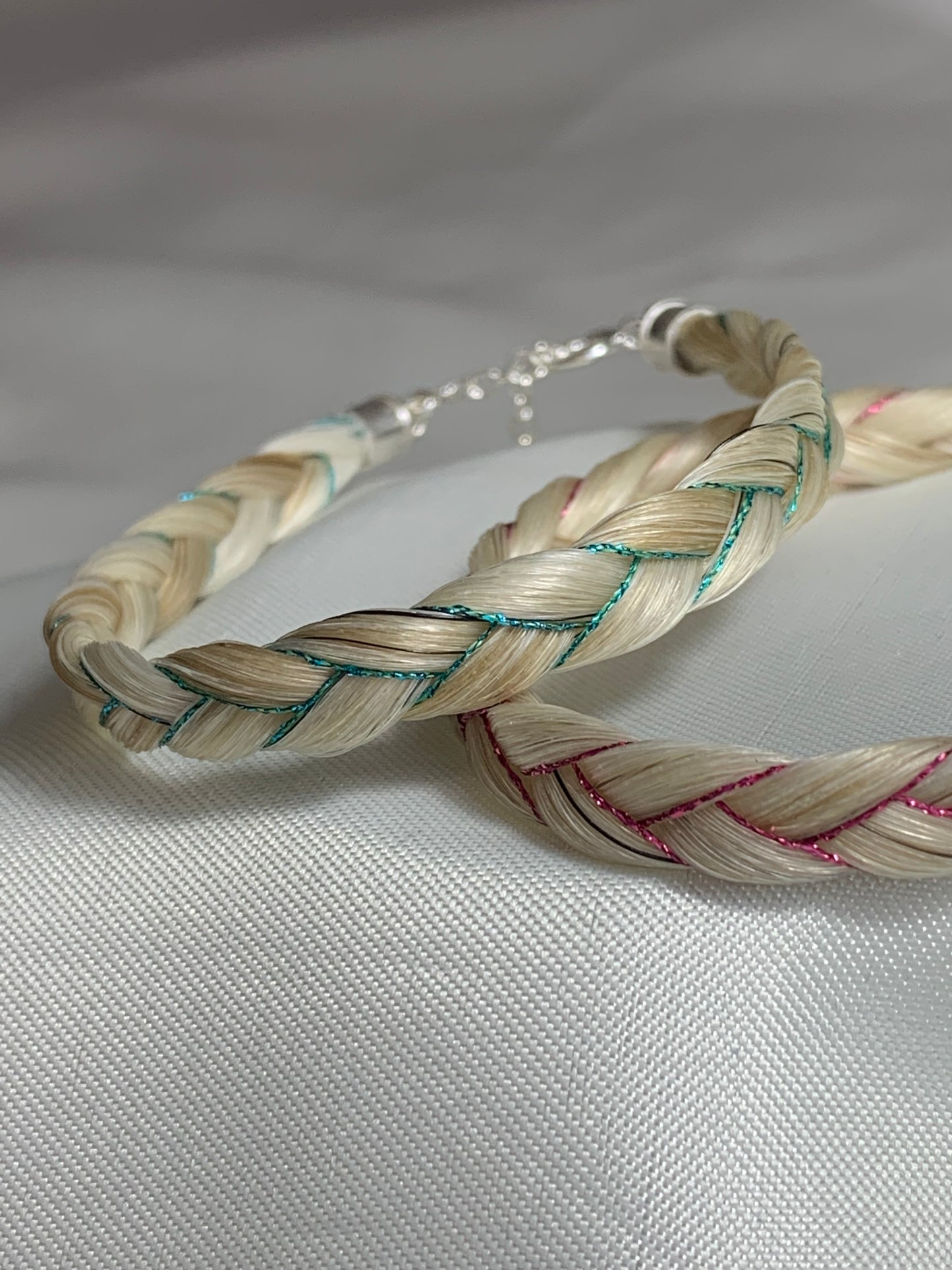 Longue corde Navajo du 19ème siècle en crin de cheval tressée Longue corde Navajo du 19ème siècle en crin de cheval tressée